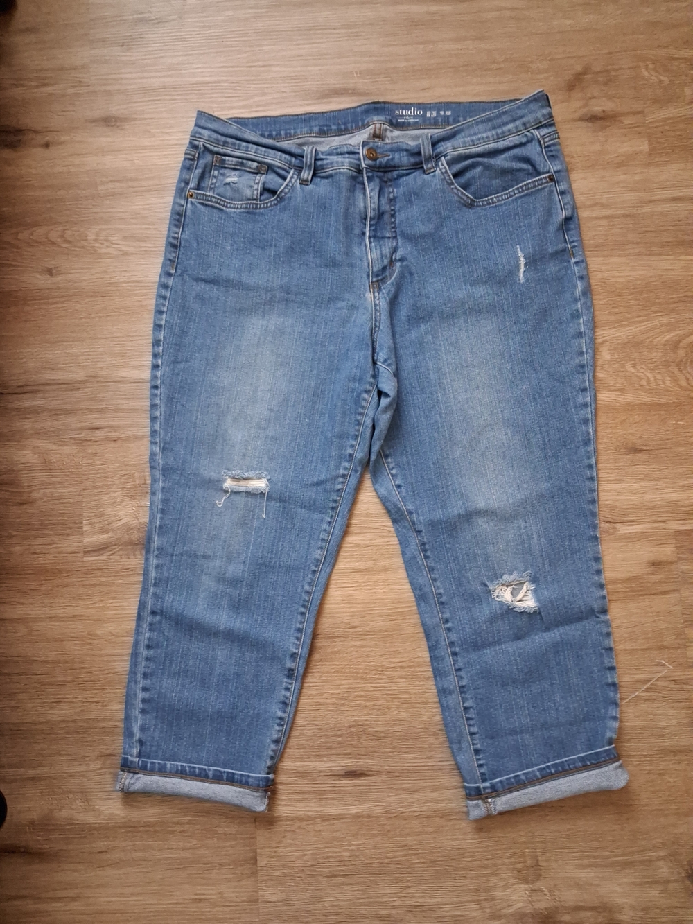 Studio 1940 Women's Light Blue Boyfriend Distressed Cropped Jeans
